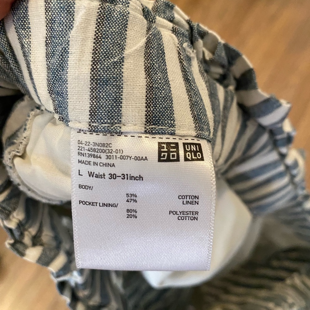 Uniqlo Blue and White Striped Shorts - Picture 3 of 3